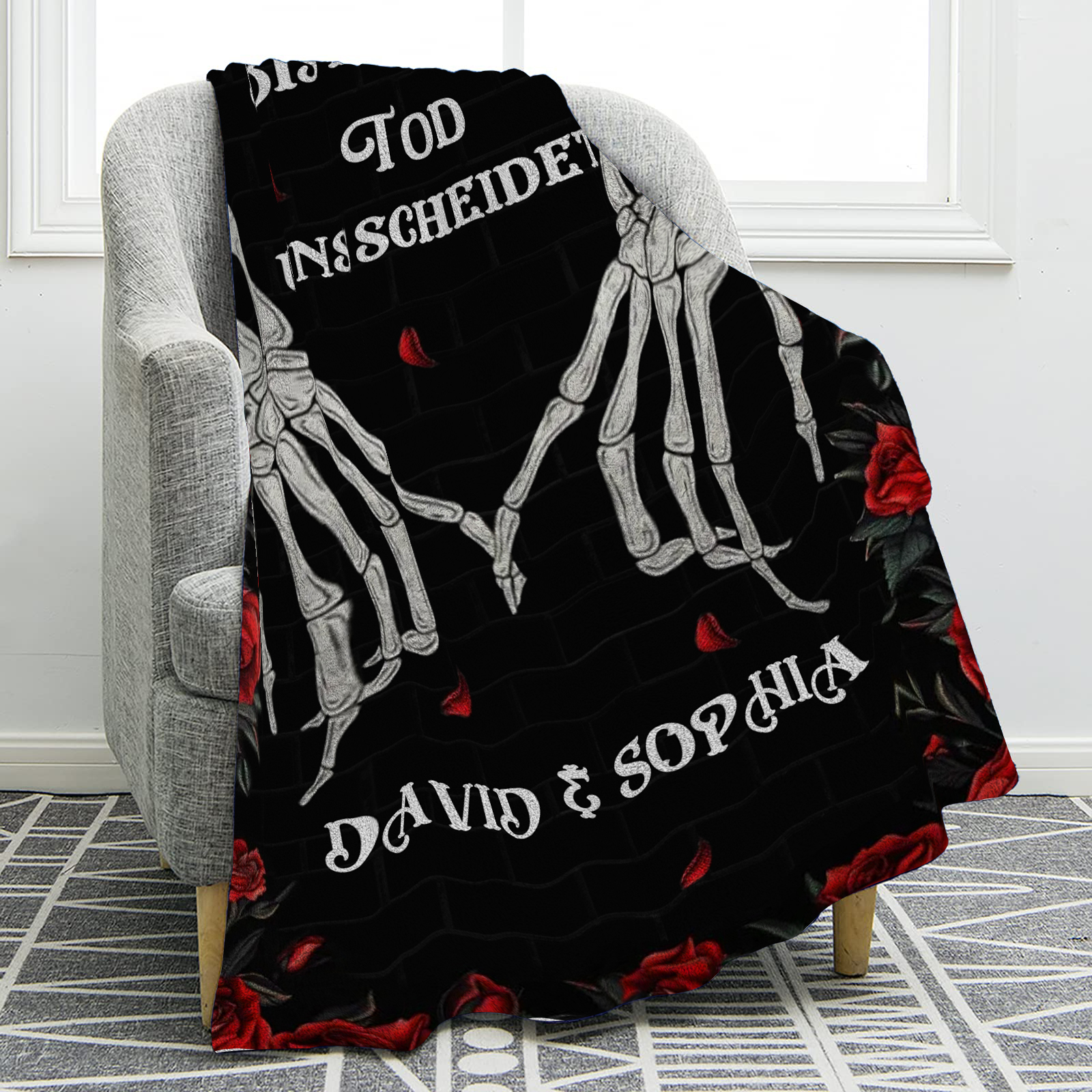 Personalisierte 2 Namen Schwarz Flanell Decke mit Totenkopf-Händen & Rosen -Bis dass der Tod uns scheidet- Geschenk für Paar