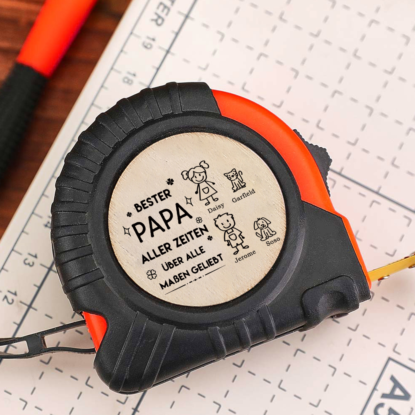 Personalisierbare 1-6 Namen Maßband mit Faust-Motiven in Orange – Bester Papa aller Zeiten – Praktisches Geschenk für Papa Vater