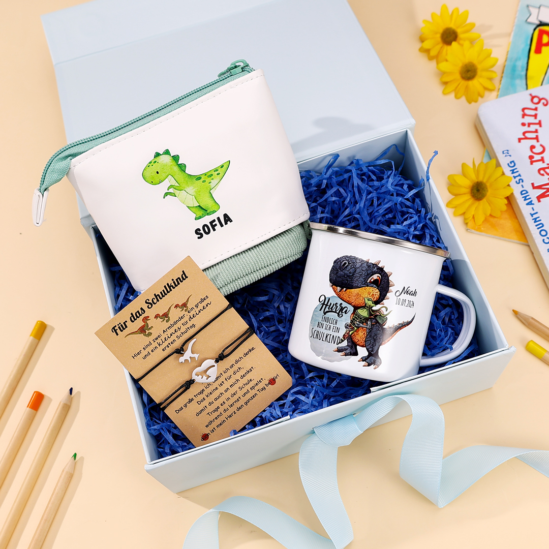 Schulanfang Geschenkset -Personalisierter Name & Datum Emaille Tasse & Dino Stifteetui Stifttasche & Dino Armbänder Set - Geschenk für Schulkind mit Geschenk Box