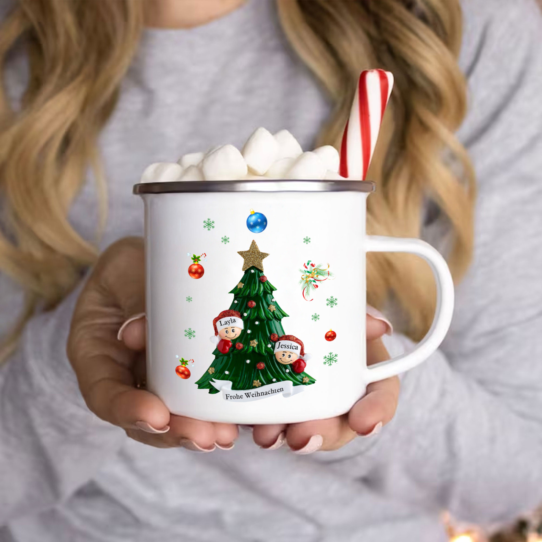 Personalisierte 2 Namen & Text Emaille Tasse – Weihnachtsbaum Weihnachts-Emaille Becher