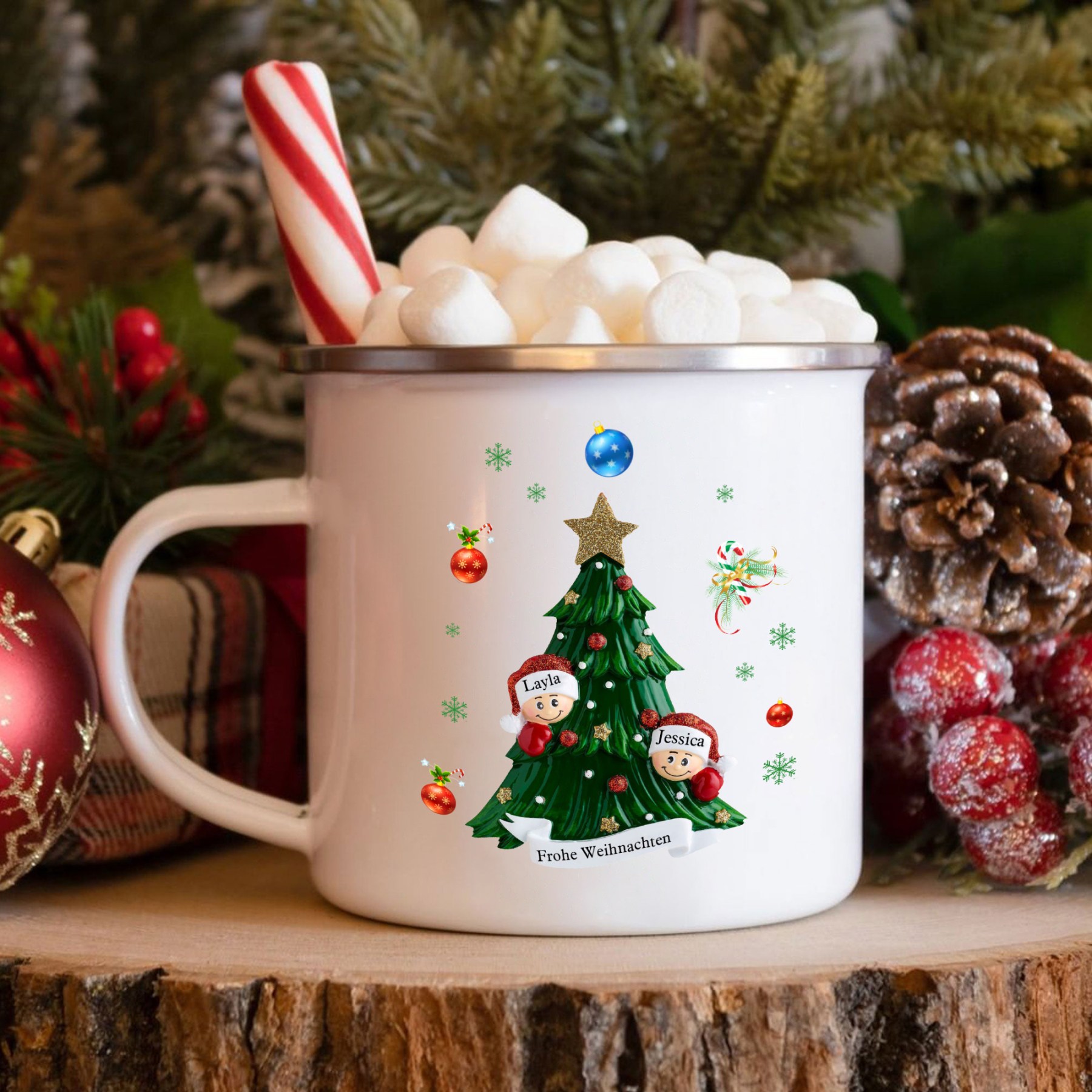Personalisierte 2 Namen & Text Emaille Tasse – Weihnachtsbaum Weihnachts-Emaille Becher