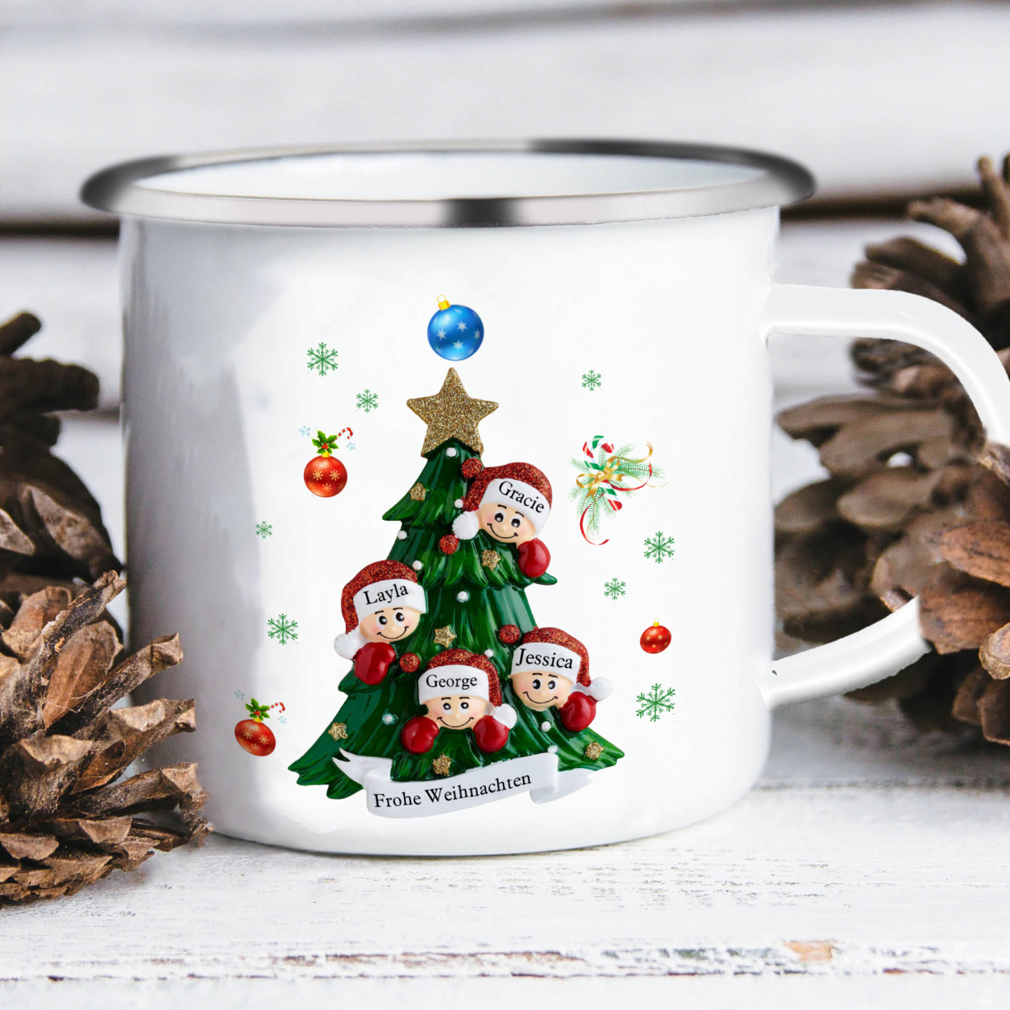 Personalisierte 4 Namen & Text Emaille Tasse – Weihnachtsbaum Weihnachts-Emaille Becher
