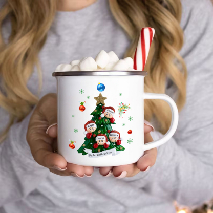 Personalisierte 4 Namen & Text Emaille Tasse – Weihnachtsbaum Weihnachts-Emaille Becher