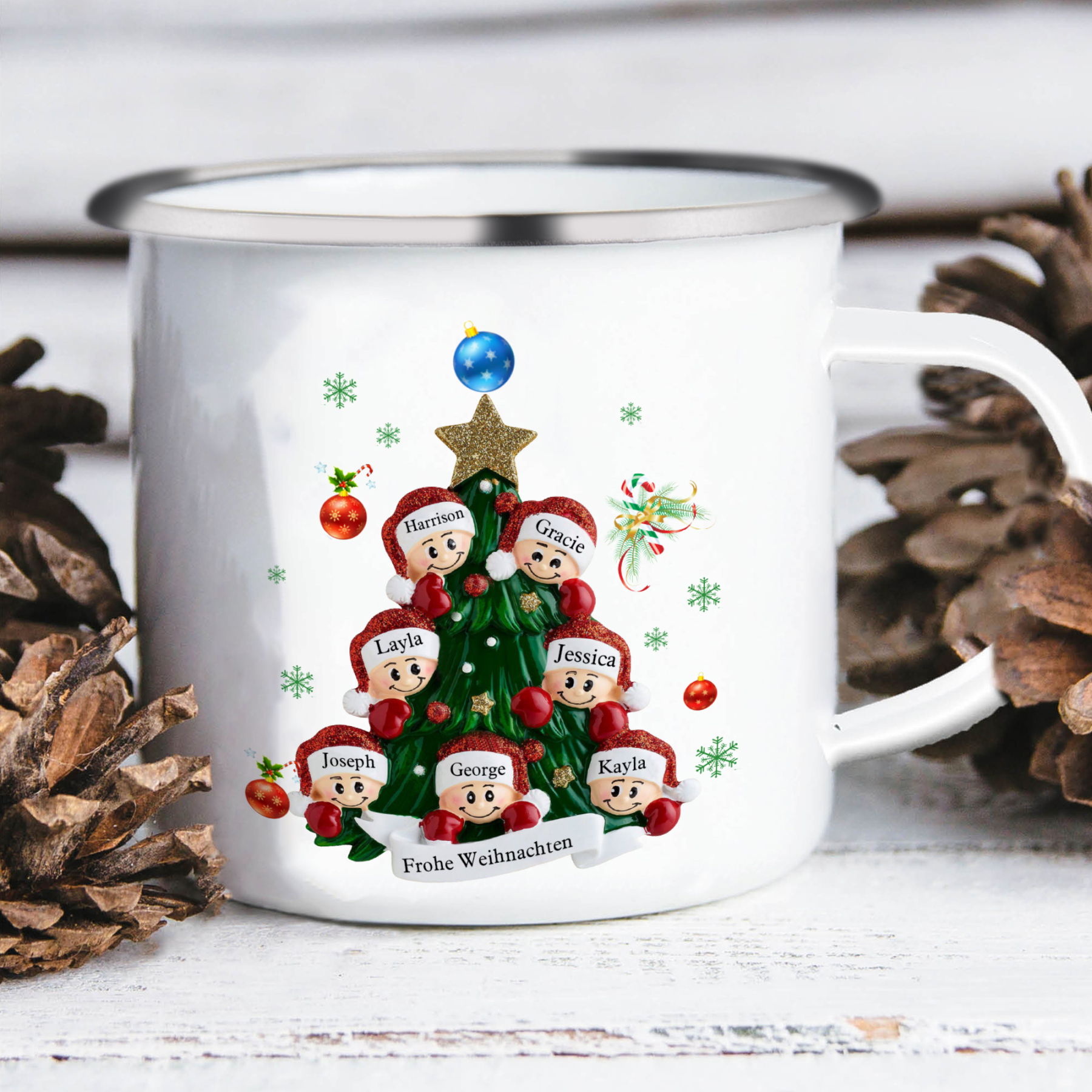 Personalisierte 7 Namen & Text Emaille Tasse – Weihnachtsbaum Weihnachts-Emaille Becher