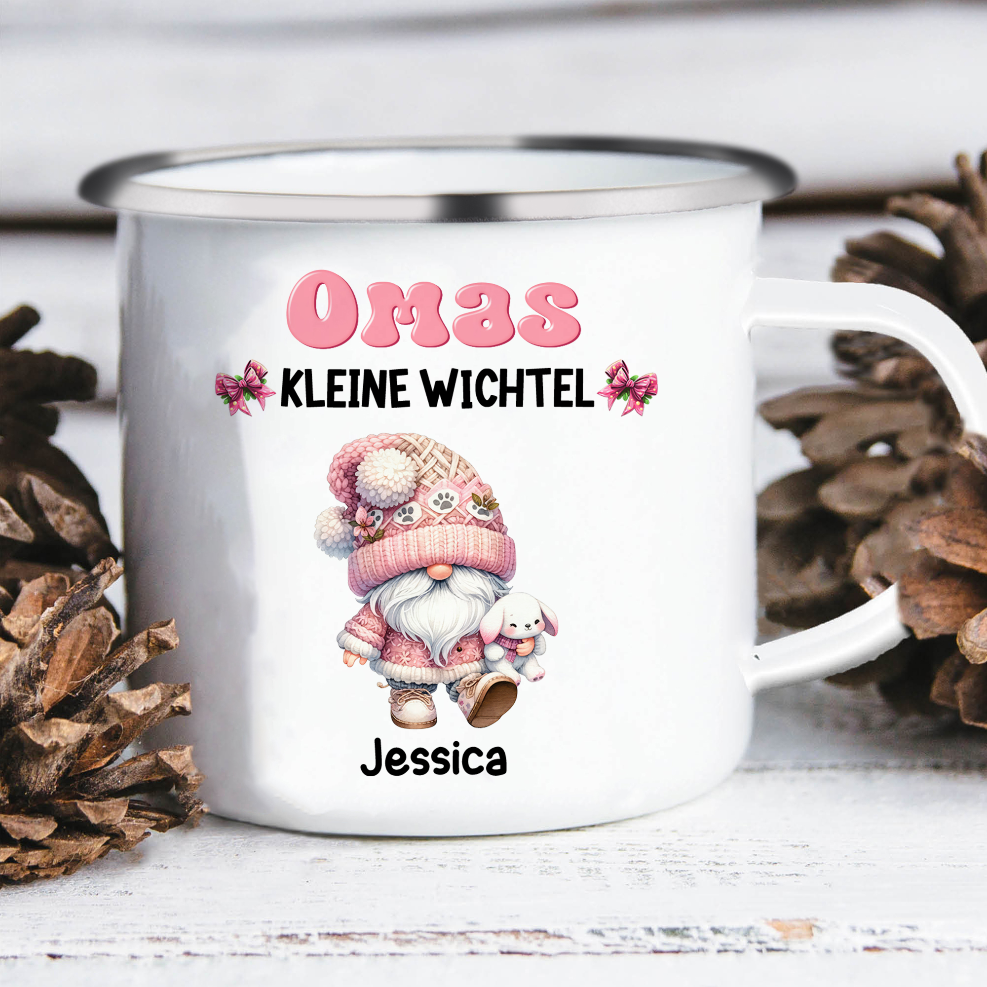 Personalisierte 1-5 Namen Emaille-Tasse mit süßen Weihnachtsgnomen – Omas kleine Wichtel –  Weihnachtsgeschenk für Oma Großmutter