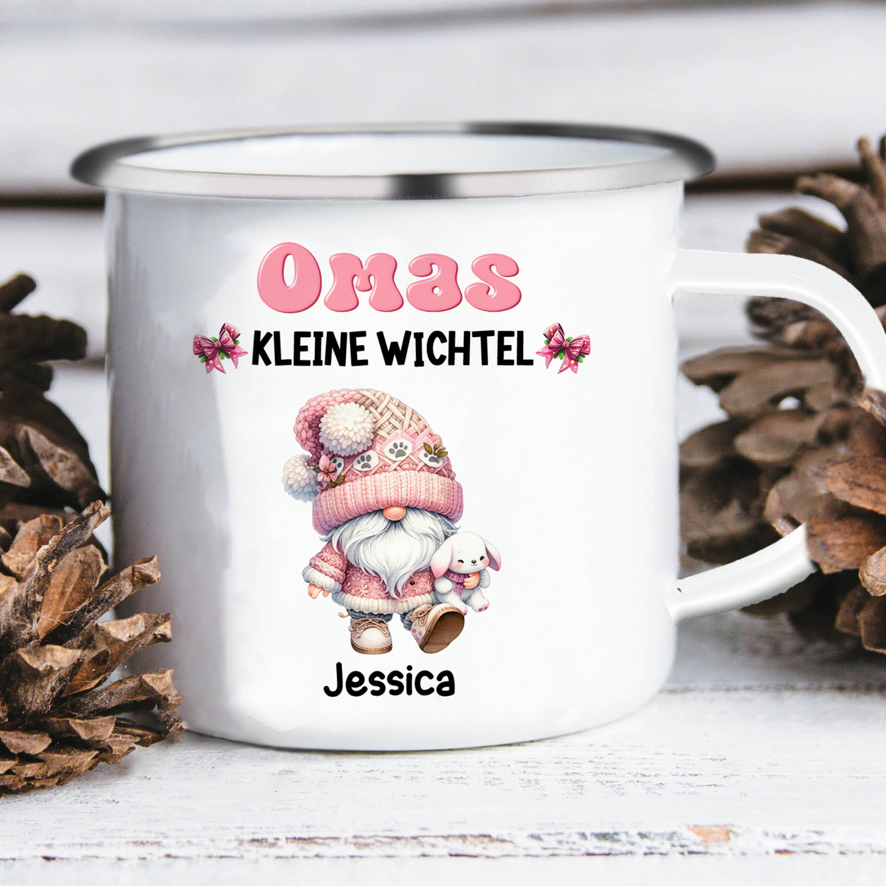 Personalisierte 1-5 Namen Emaille-Tasse mit süßen Weihnachtsgnomen – Omas kleine Wichtel – Weihnachtsgeschenk für Oma Großmutter