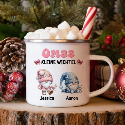Personalisierte 1-5 Namen Emaille-Tasse mit süßen Weihnachtsgnomen – Omas kleine Wichtel –  Weihnachtsgeschenk für Oma Großmutter