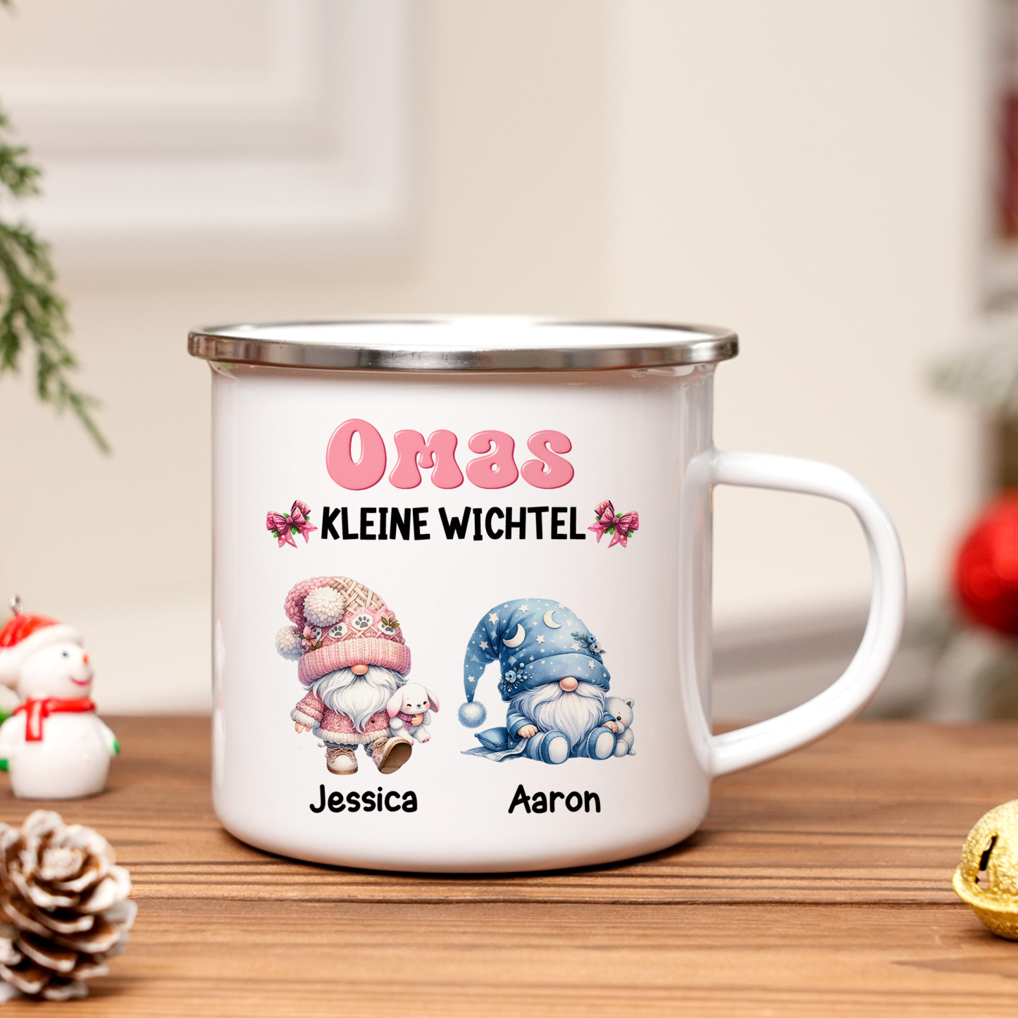 Personalisierte 1-5 Namen Emaille-Tasse mit süßen Weihnachtsgnomen – Omas kleine Wichtel – Weihnachtsgeschenk für Oma Großmutter