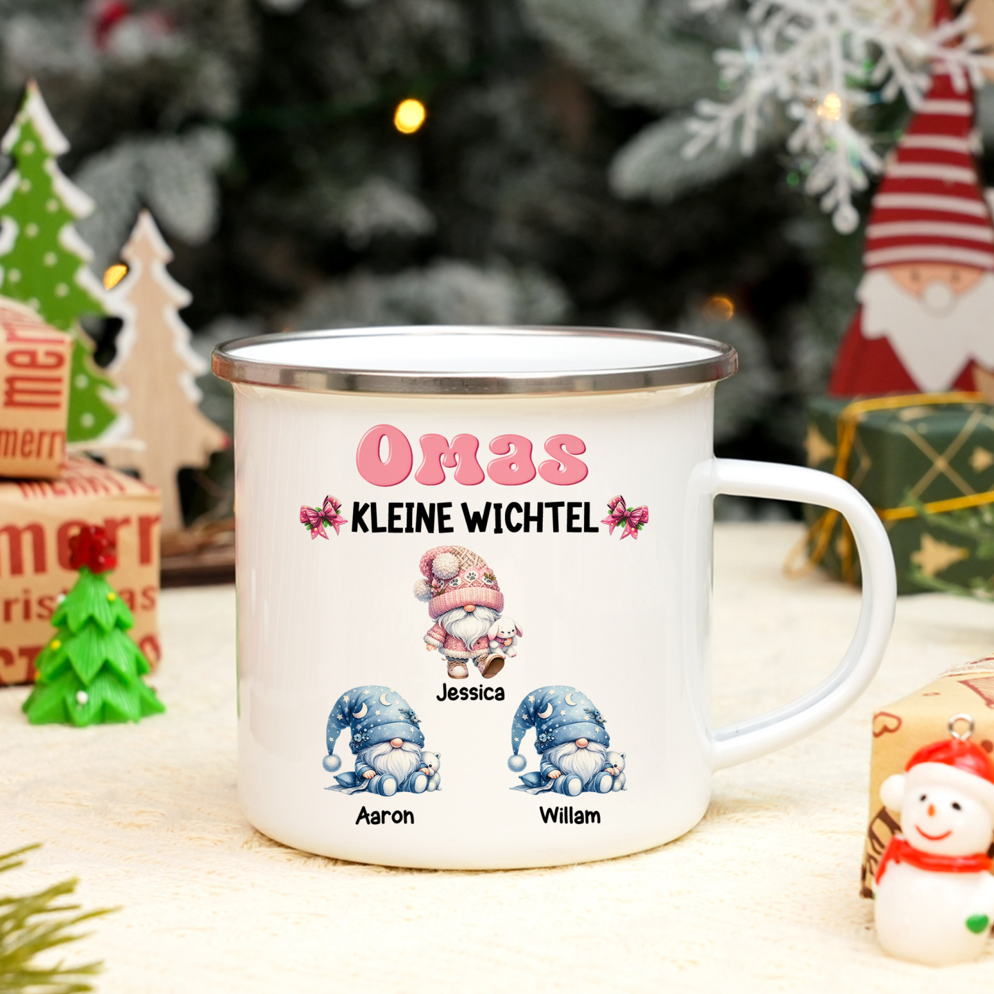 Personalisierte 1-5 Namen Emaille-Tasse mit süßen Weihnachtsgnomen – Omas kleine Wichtel –  Weihnachtsgeschenk für Oma Großmutter