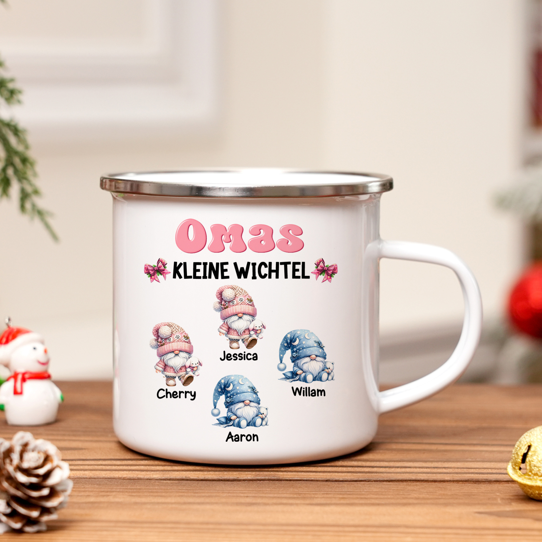 Personalisierte 1-5 Namen Emaille-Tasse mit süßen Weihnachtsgnomen – Omas kleine Wichtel – Weihnachtsgeschenk für Oma Großmutter