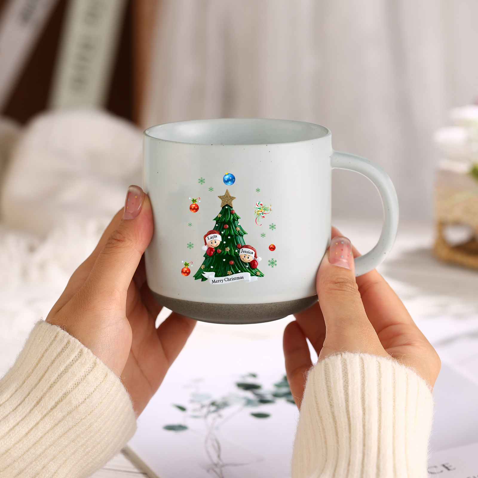 Personalisierbare 2- 6 Namen & Text Keramik Familie am Weihnachtsbaum Weihnachts-Mark-Tasse für Familie