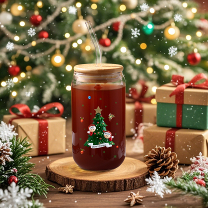 Personalisierte 2-6 Name & Text Weihnachts-Getränke-Jar mit Baum & Schneemannmotiv Glastasse mit Glasstrohhalm – Festliche Trinkfreude