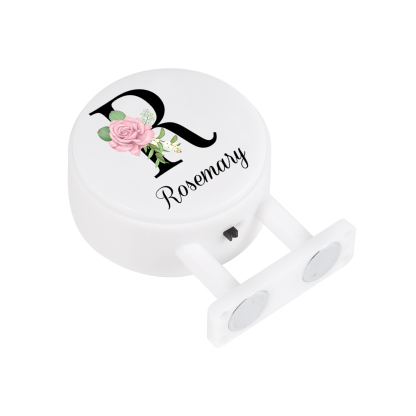 Personalisiertes Buchstabe & Name Runde-Kühlschrankmagnet mit Leuchtfunktion Schöne Blumen
