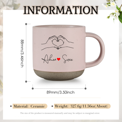 Personalisierte 2 Namen & Buchstaben & Datum & Jahr & Text Hand-in-Hand Keramik Mark-Tasse in 7 Farben & 12 Stile – Einzigartiges Geschenk für Paar