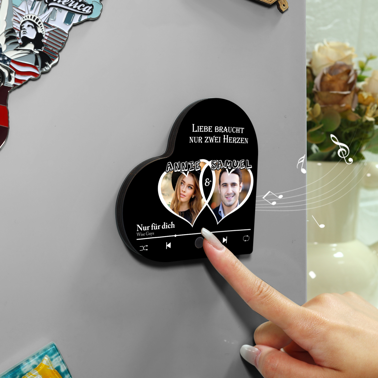 Herz Personalisiertes Lied & 2 Namen Kühlschrankmagnet mit Musikfunktion Liebe braucht nur zwei Herzen Geschenk für Paare