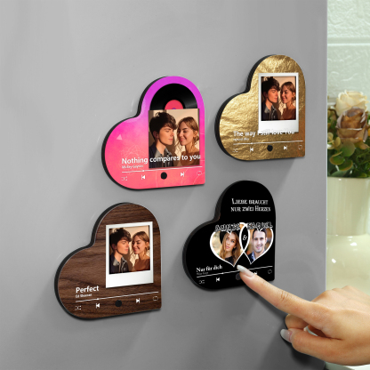 Herz Personalisiertes Lied & 2 Namen Kühlschrankmagnet mit Musikfunktion Liebe braucht nur zwei Herzen Geschenk für Paare