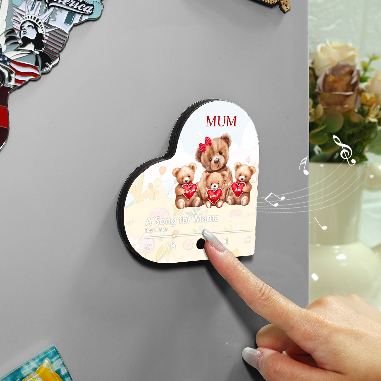 Herz Personalisiertes 3 Namen & Text & Lied farbige Acryl-Holz Kühlschrankmagnet mit Musikfunktion - Geschenk für Mama