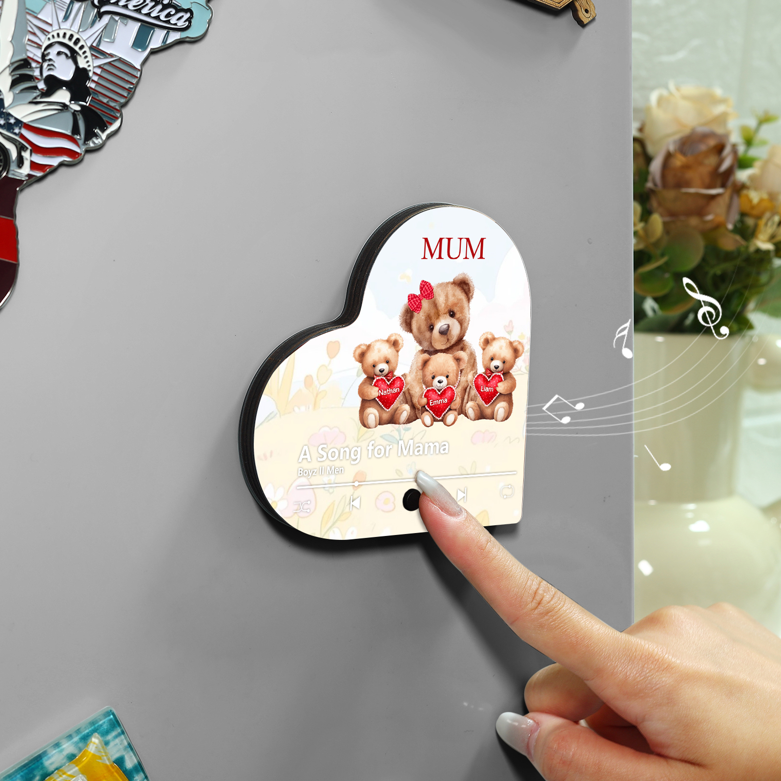 Herz Personalisiertes 3 Namen & Text & Lied farbige Acryl-Holz Kühlschrankmagnet mit Musikfunktion - Geschenk für Mama