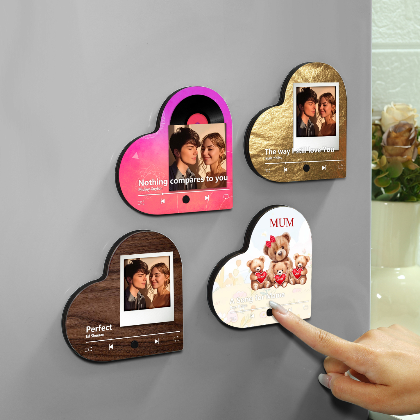 Herz Personalisiertes 3 Namen & Text & Lied farbige Acryl-Holz Kühlschrankmagnet mit Musikfunktion - Geschenk für Mama