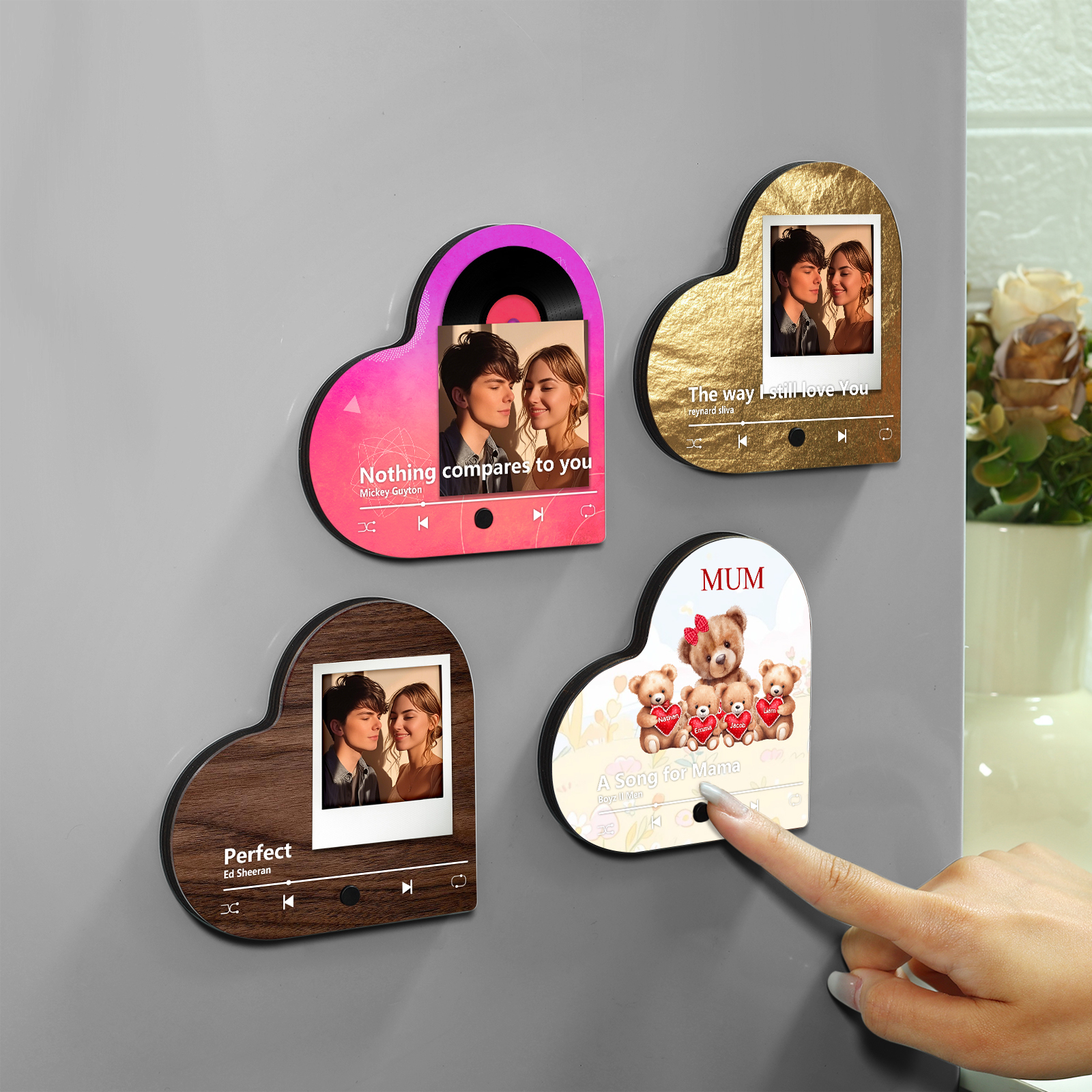 Herz Personalisiertes 4 Namen & Text & Lied farbige Acryl-Holz Kühlschrankmagnet mit Musikfunktion - Geschenk für Mama