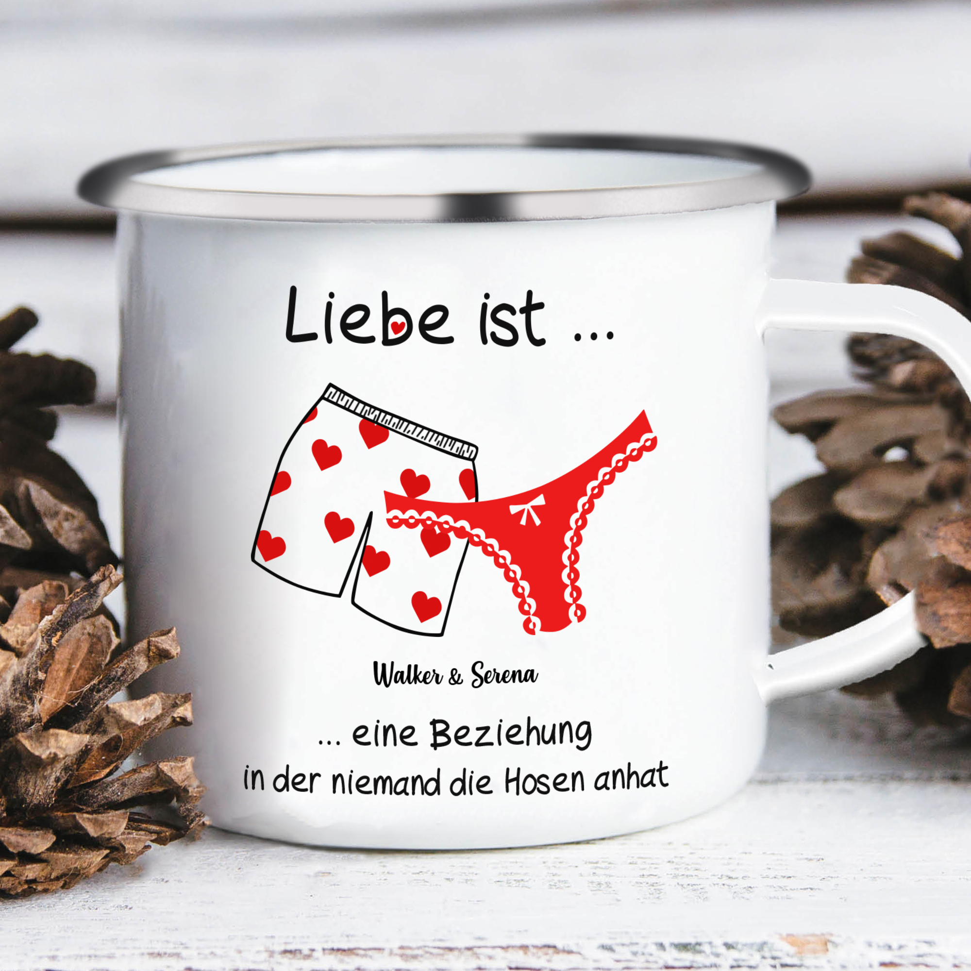 Emaille Tasse-Personalisierbare 2 Namen- Liebe ist eine Beziehung, in der niemand die Hosen anhat-Emaille Becher für Paare
