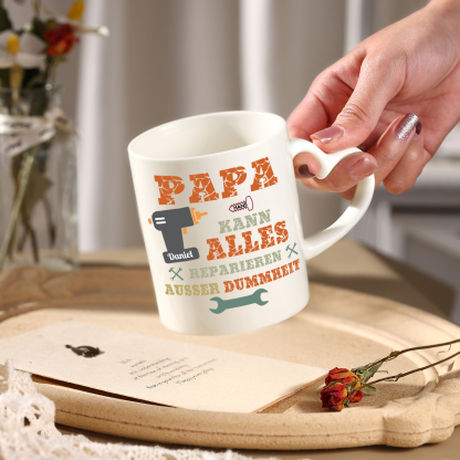 Personalisierte 2 Namen- PAPA KANN ALLES REPARIEREN, AUSSER DUMMHEIT- Keramik Mark Tasse mit herzförmigem Henkel-Einzigartiges Geschenk für Papa