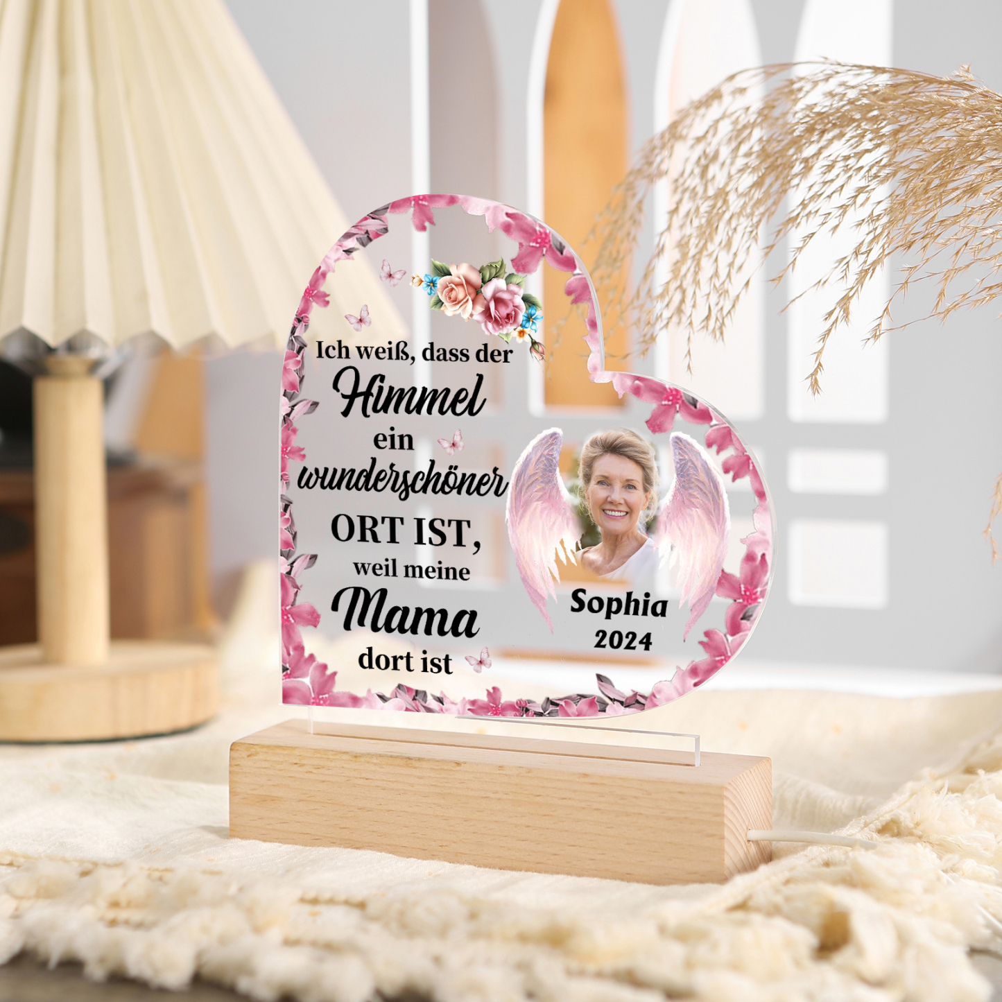 Personalisierter 1 Name & Foto & Jahr LED Herz Acryl-Nachtlicht – Ich weiß, dass der Himmel ein wunderschöner Ort ist, weil meine Mama dort ist – Gedenk-Nachtlampe mit Holzsockel