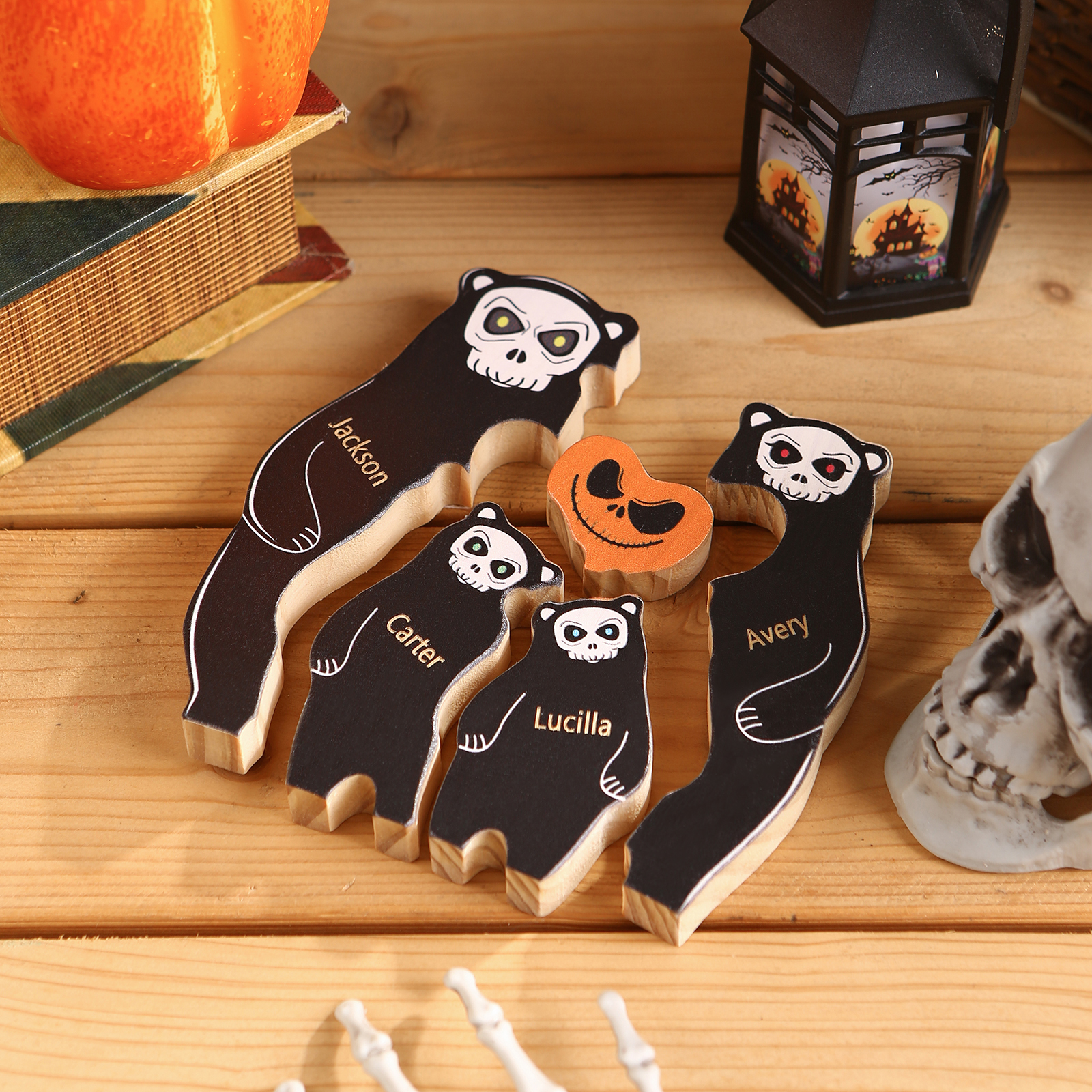 Personalisierte 4 Namen Bären Holz Puzzle Halloween-Ornament- Einzigartiges Geschenk für den spookigen Tag
