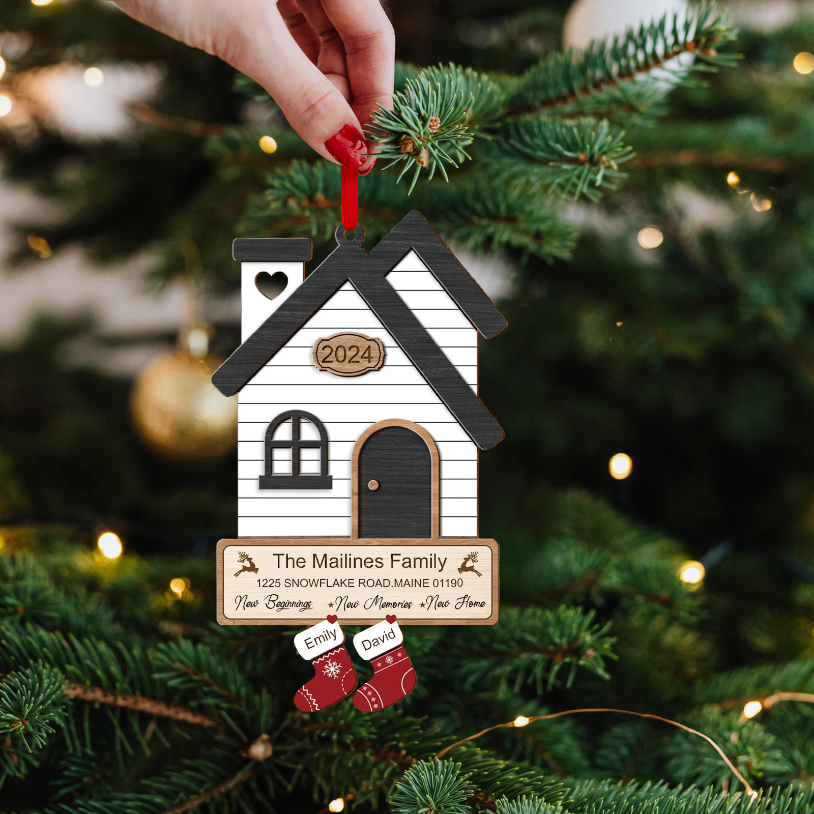 Holz Weihnachtsornament-Personalisierte 2 Namen & 2 Texten & Jahr Haus-Weihnachtsanhänger-4 Farben zur Auswahl
