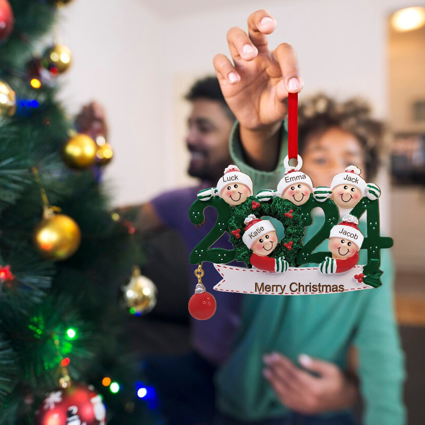 Personalisierter 2-6 Namen & Text Weihnachtsornament 2024 – Familien-Holzanhänger