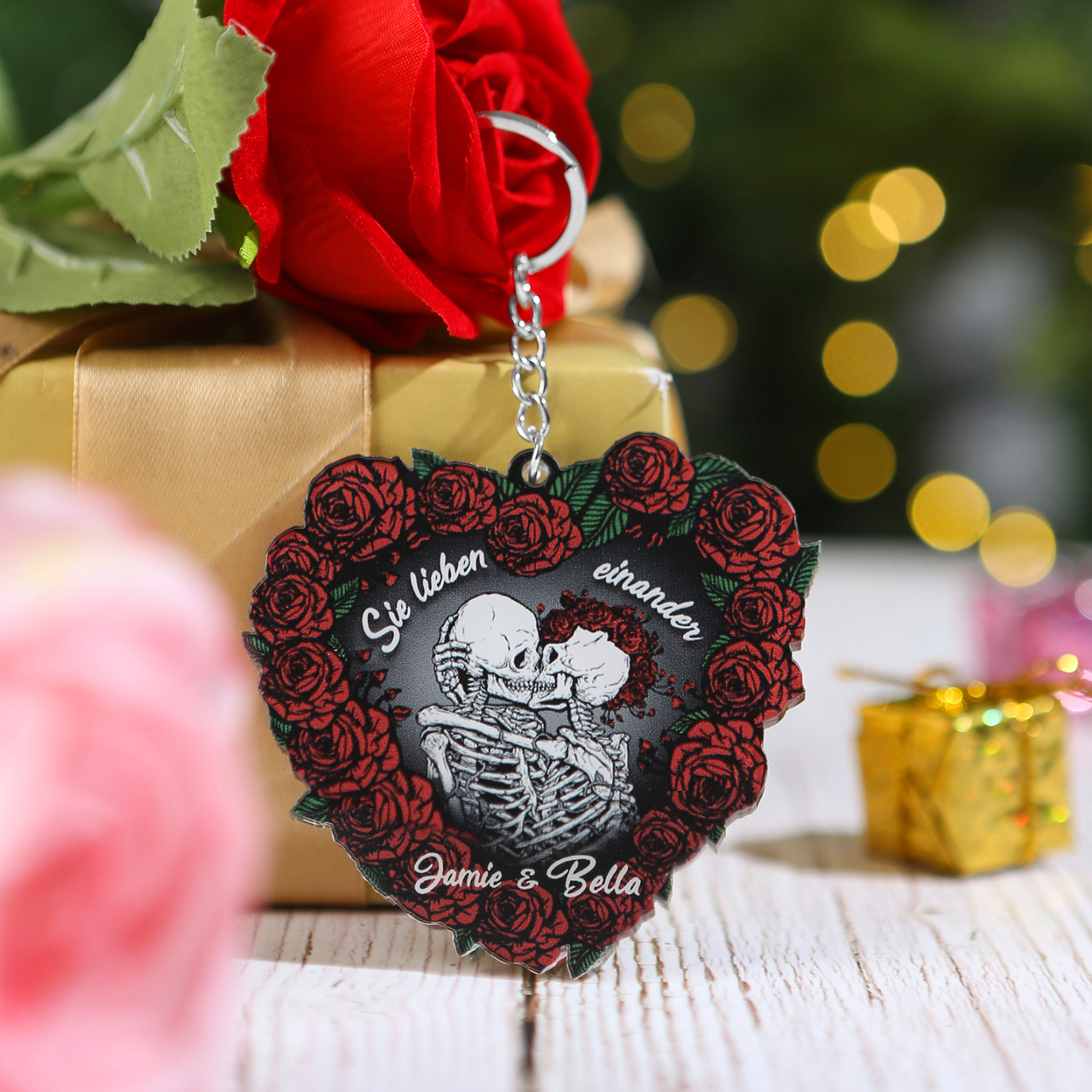 Personalisierte 2 Namen Skelett-Liebespaar Herz Acryl Schlüsselanhänger mit Rosa -Sie lieben einander- Weihnachtsornament für Paar