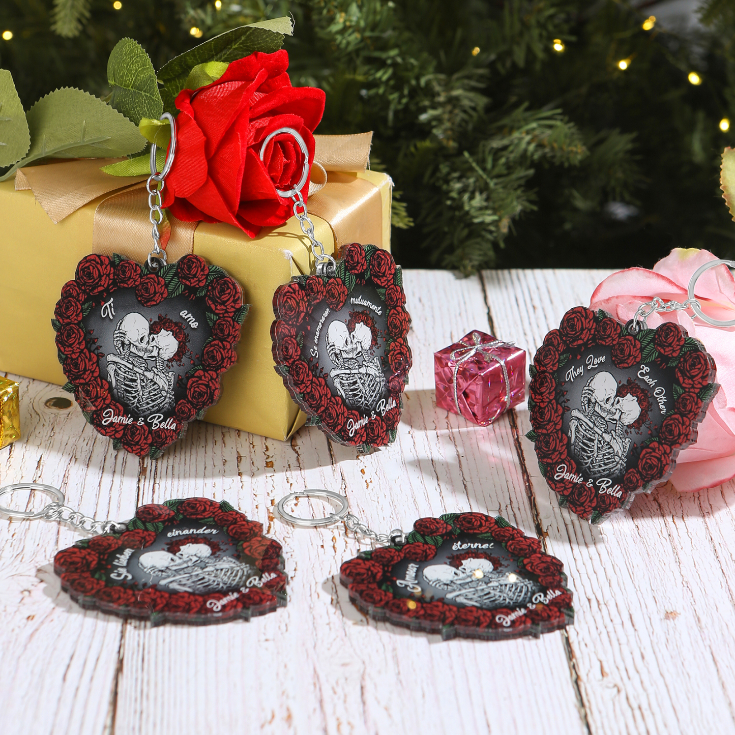 Personalisierte 2 Namen Skelett-Liebespaar Herz Acryl Schlüsselanhänger mit Rosa -Sie lieben einander- Weihnachtsornament für Paar