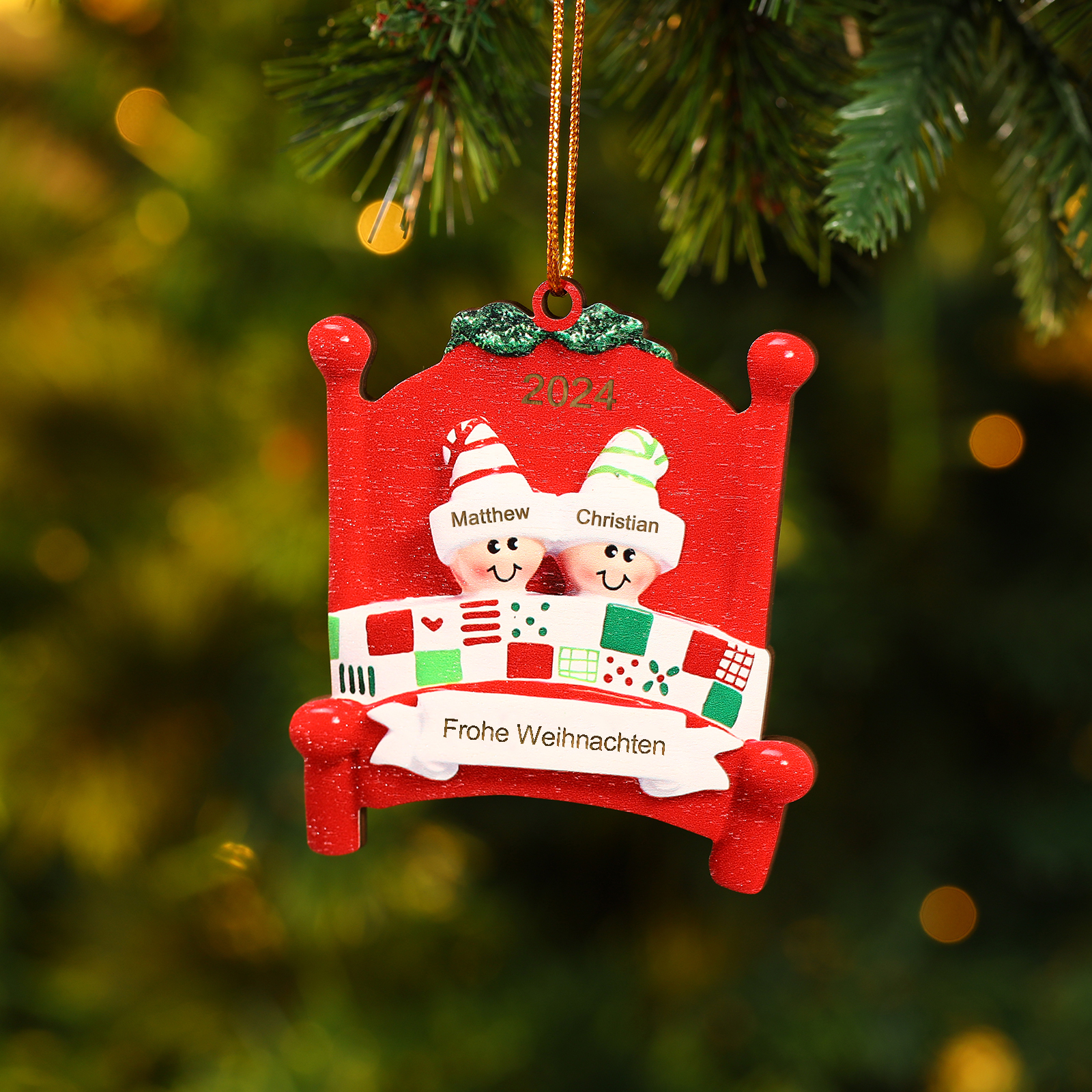 Holz Personalisierte 2-8 Namen & Text Weihnachtsanhänger Familien auf einem Bett mit Weihnachtsmützen Weihnachtsornament