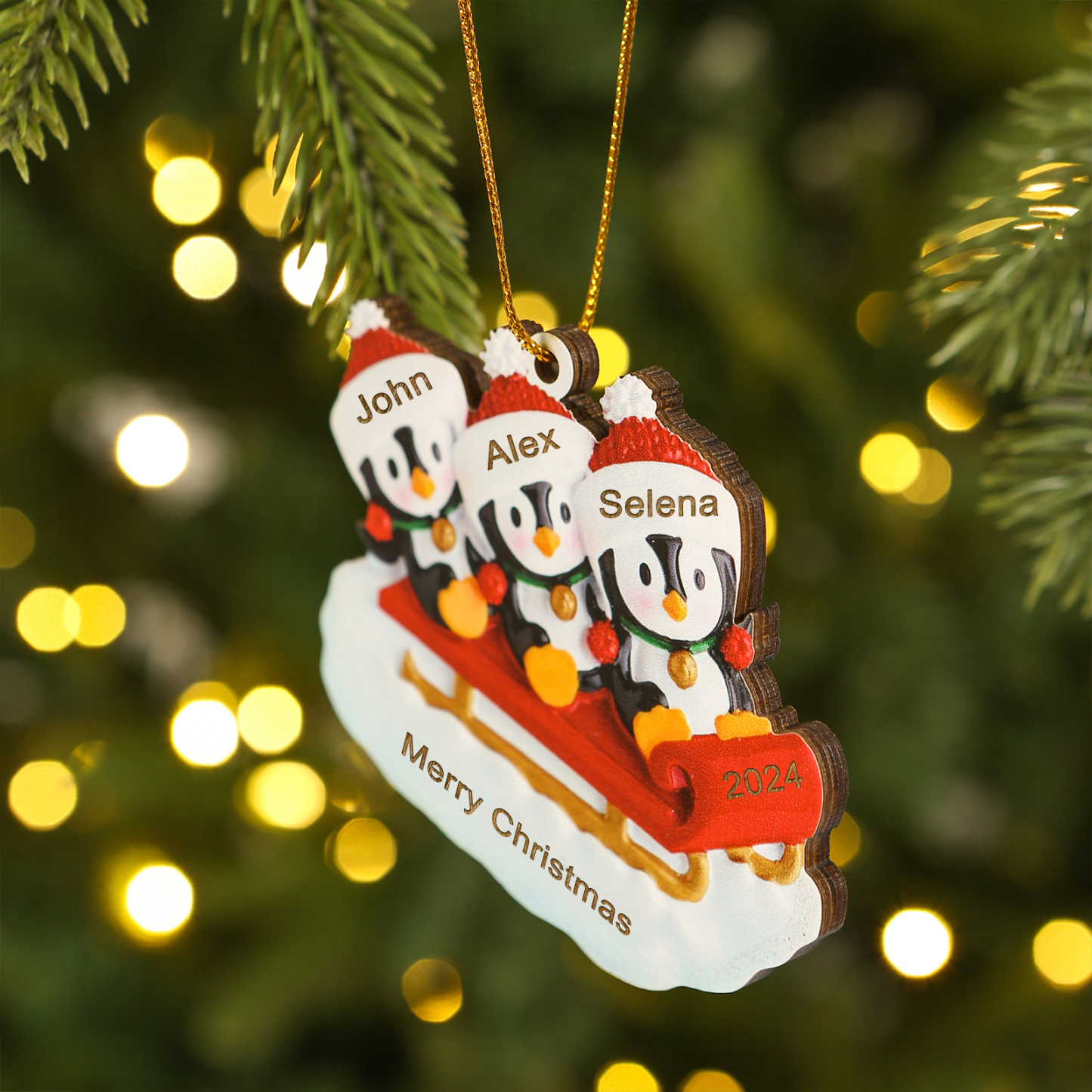 Holz Weihnachtsornament-Personalisierter Text & 2-6 Namen & Jahr niedliche Pinguin auf dem Schlitten Weihnachtsbaum-Anhänger