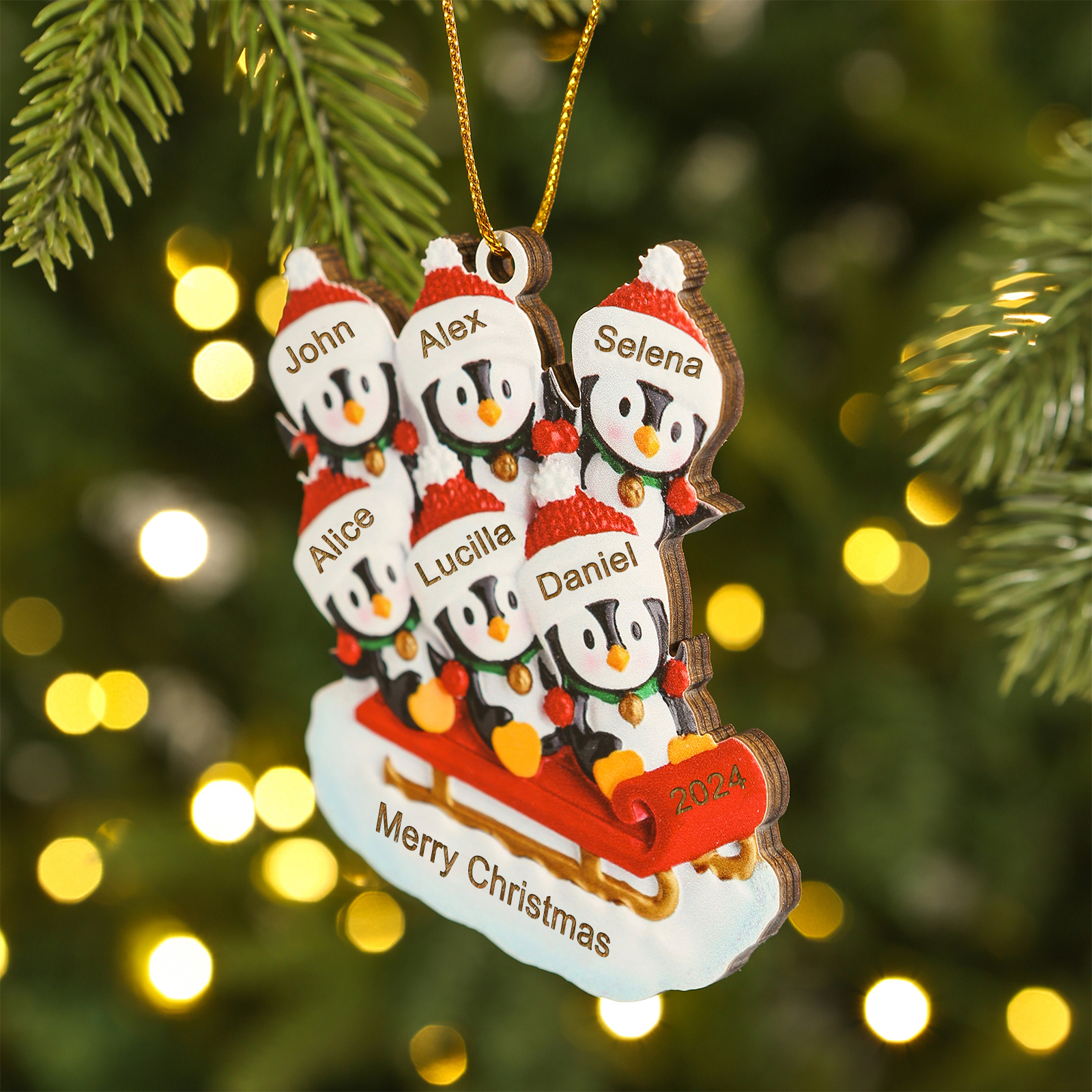 Holz Weihnachtsornament-Personalisierter Text & 2-6 Namen & Jahr niedliche Pinguin auf dem Schlitten Weihnachtsbaum-Anhänger