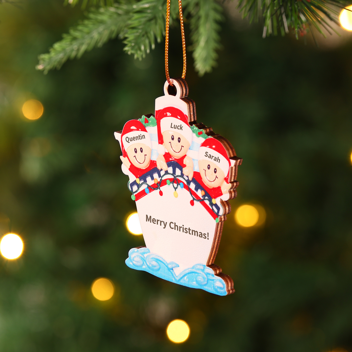 Personalisierter 3-5 Namen & Text Weihnachtsornament – Holzanhänger mit Schiffsmotiv