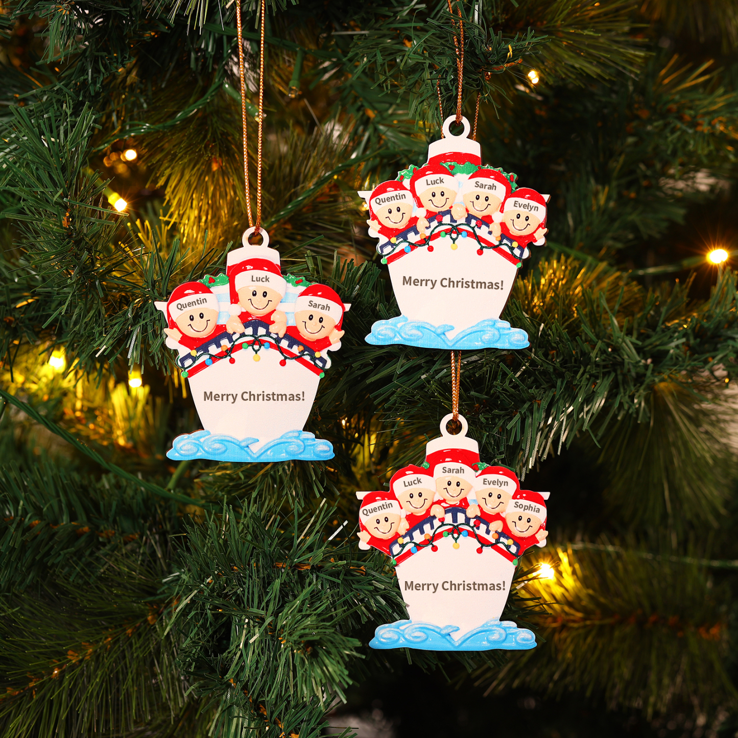 Personalisierter 3-5 Namen & Text Weihnachtsornament – Holzanhänger mit Schiffsmotiv