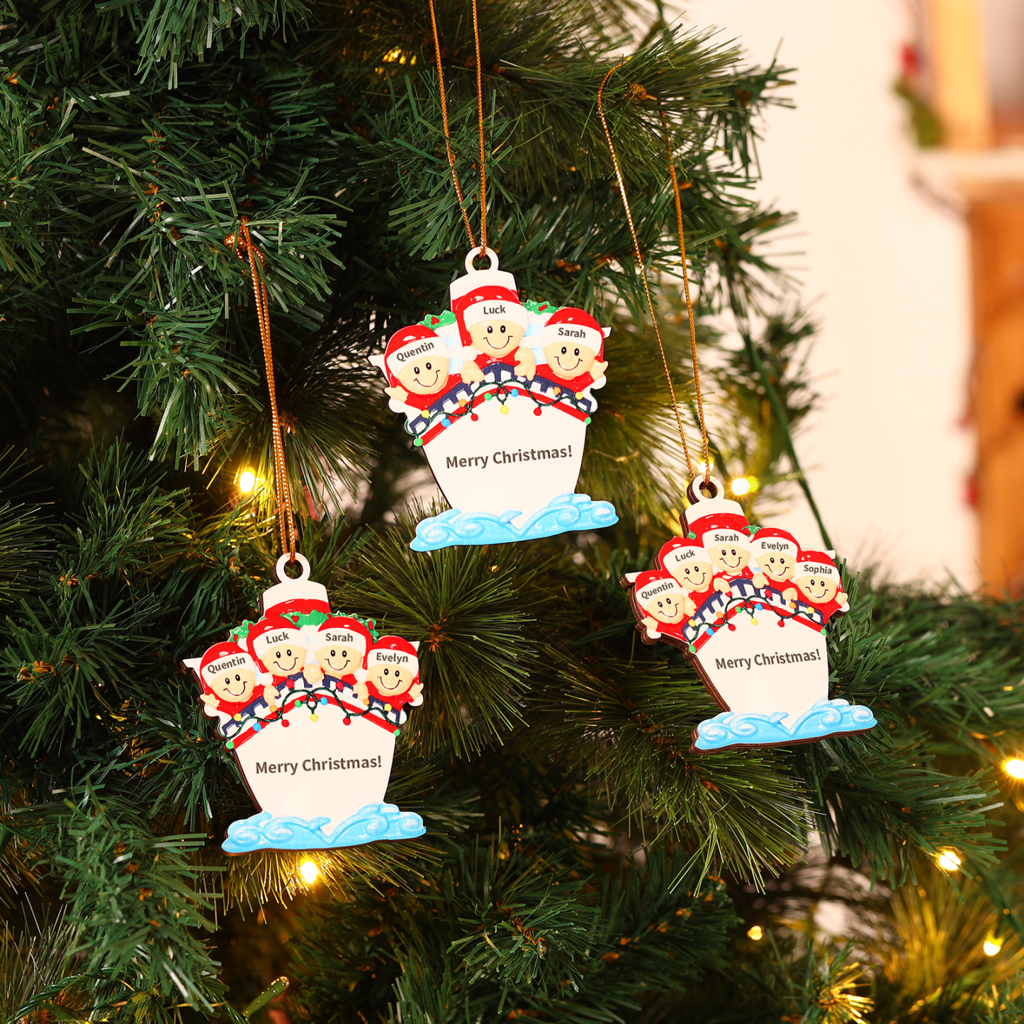 Personalisierter 3-5 Namen & Text Weihnachtsornament – Holzanhänger mit Schiffsmotiv