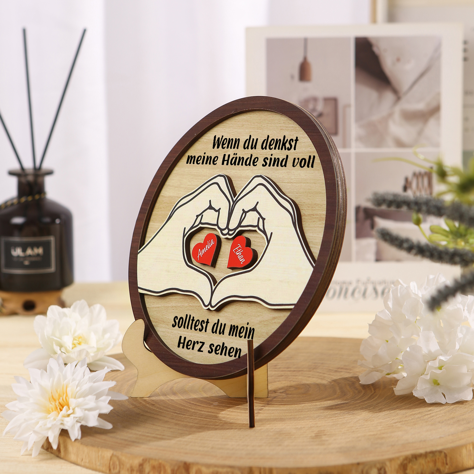 Personalisierte 2-5 Namen & 2 Texte Holz Runderdeko mit Herzhand-Geste - Wenn du denkst, meine Hände sind voll, solltest du mein Herz sehen - Familiendekoration