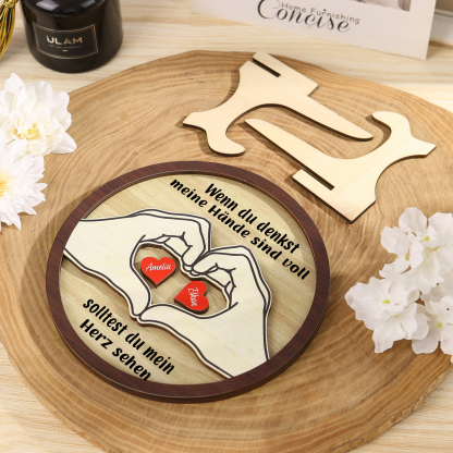 Personalisierte 2-5 Namen & 2 Texte Holz Runderdeko mit Herzhand-Geste - Wenn du denkst, meine Hände sind voll, solltest du mein Herz sehen - Familiendekoration