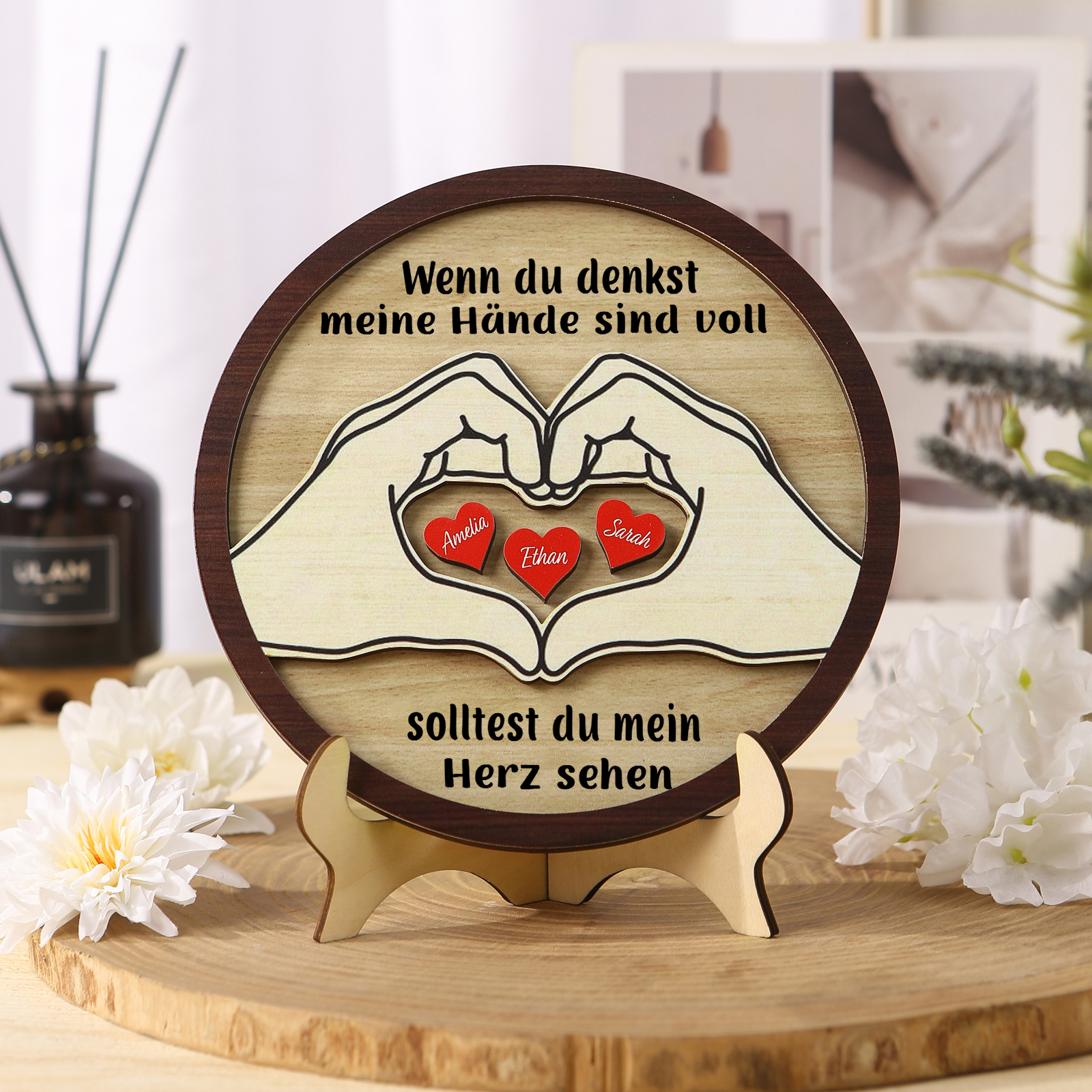 Personalisierte 2-5 Namen & 2 Texte Holz Runderdeko mit Herzhand-Geste - Wenn du denkst, meine Hände sind voll, solltest du mein Herz sehen - Familiendekoration