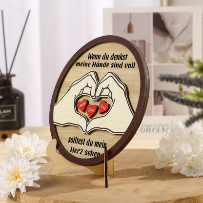 Personalisierte 2-5 Namen & 2 Texte Holz Runderdeko mit Herzhand-Geste - Wenn du denkst, meine Hände sind voll, solltest du mein Herz sehen - Familiendekoration