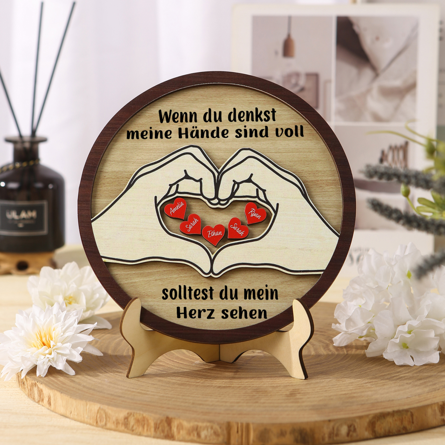 Personalisierte 2-5 Namen & 2 Texte Holz Runderdeko mit Herzhand-Geste - Wenn du denkst, meine Hände sind voll, solltest du mein Herz sehen - Familiendekoration