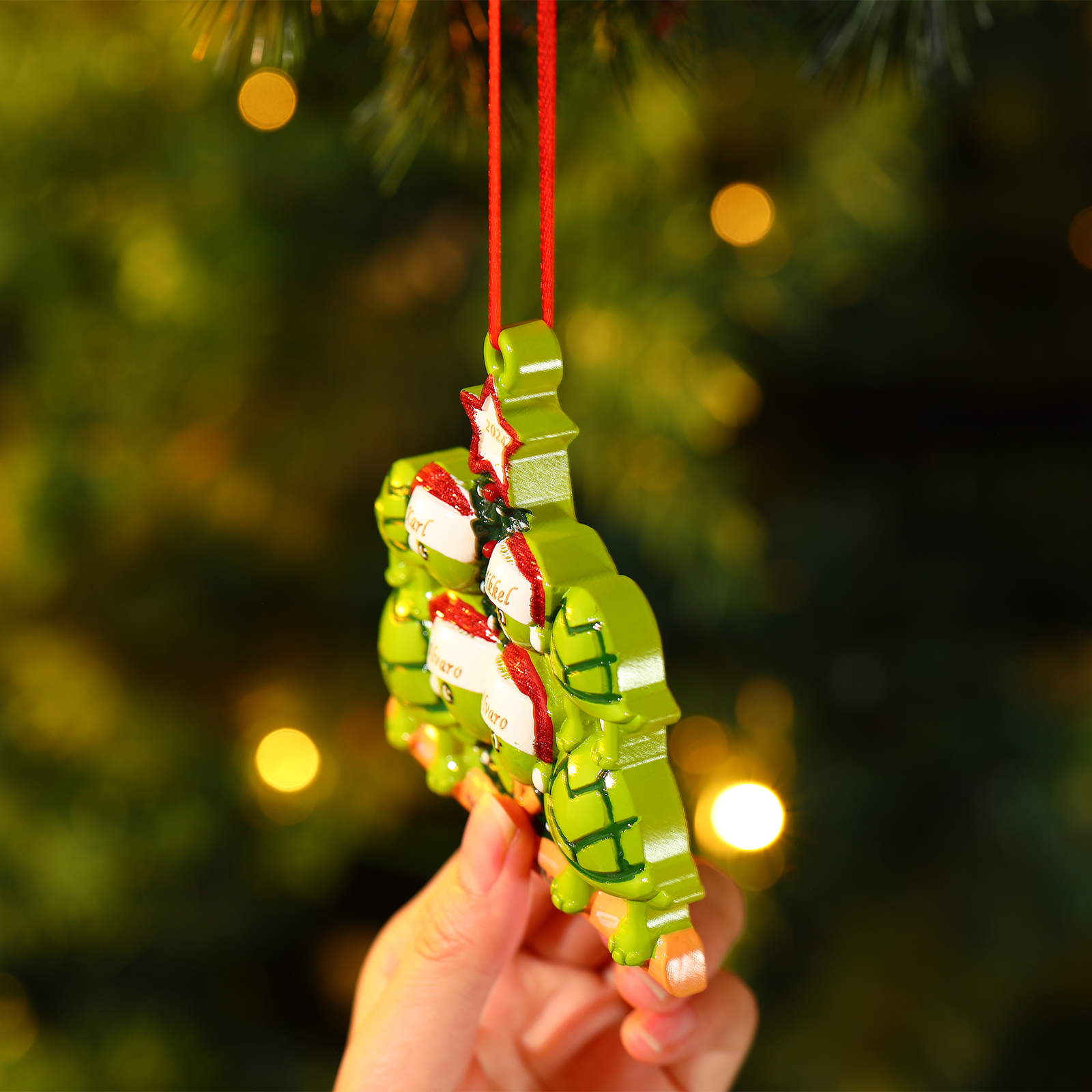 Personalisierter 2-6 Namen & Jahr Weihnachtsornament – Schildkröten Harz Anhänger