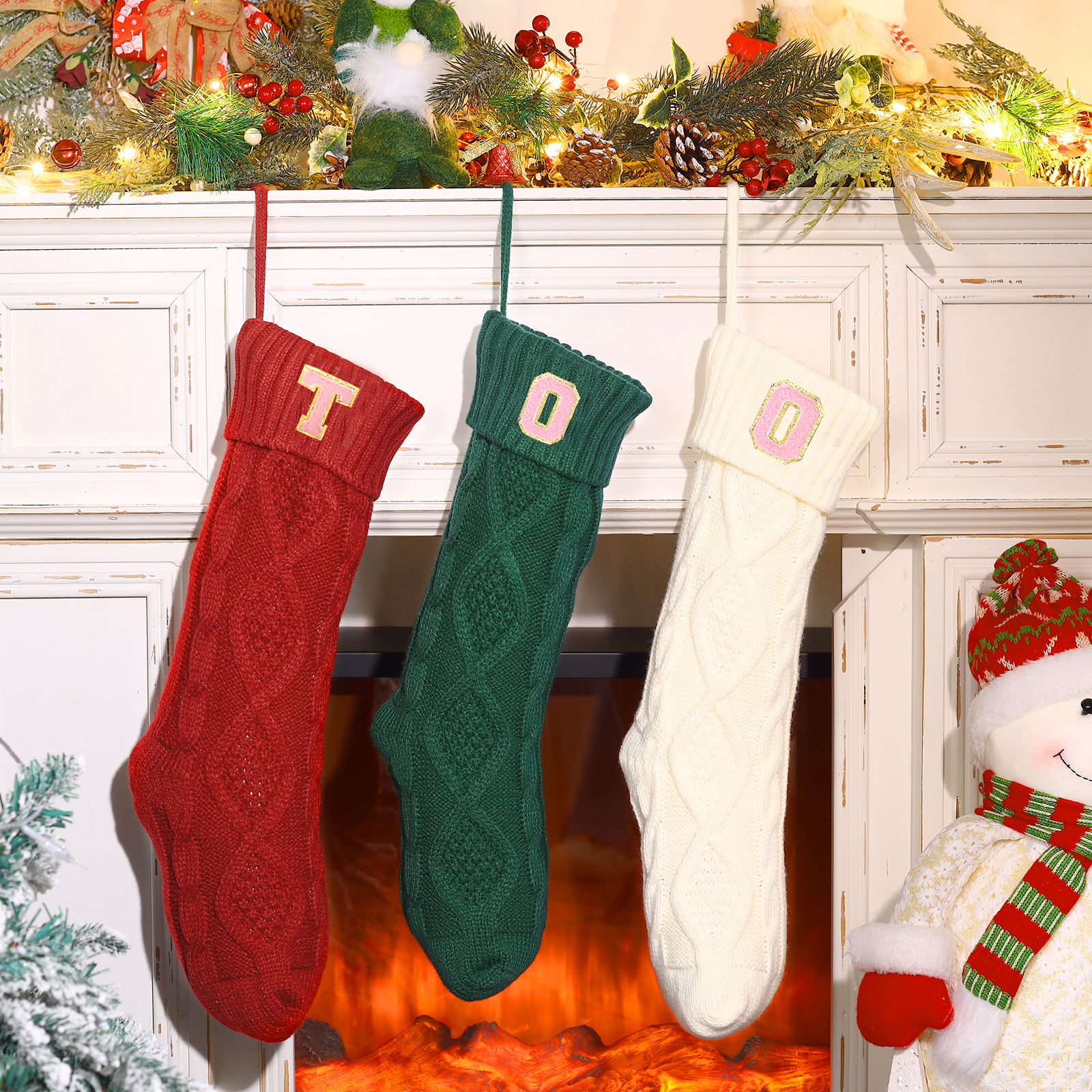 Weihnachtssocke-Personalisierter 1 Buchstabe Strickstoff Weihnachtsstrumpf mit drei Farben