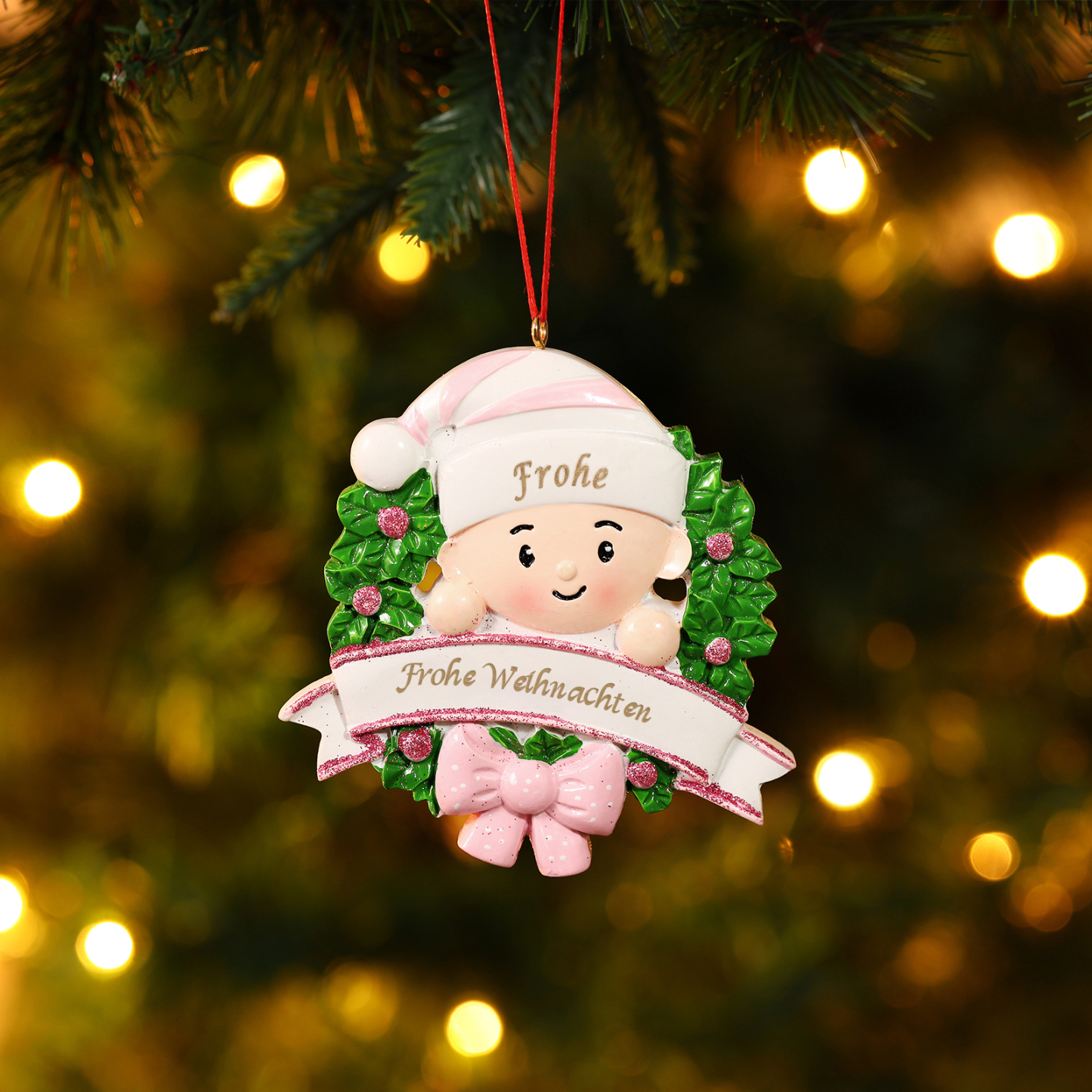 Harz Personalisierter 1 Name &1 Text Weihnachtsornament mit süßem Baby  – Weihnachtsbaum-Anhänger in Rot/ Rosa