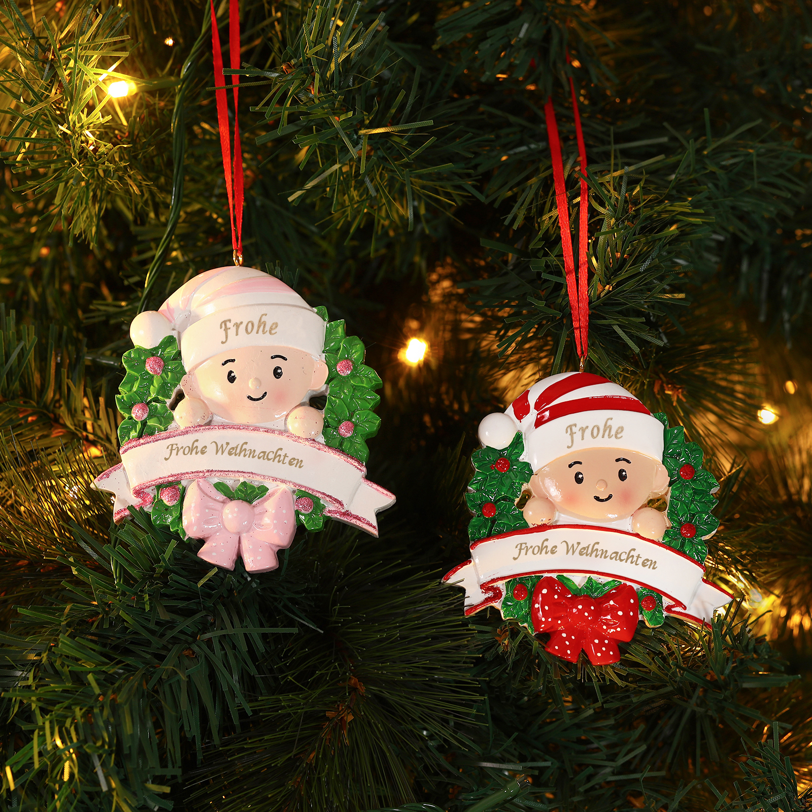 Harz Personalisierter 1 Name &1 Text Weihnachtsornament mit süßem Baby  – Weihnachtsbaum-Anhänger in Rot/ Rosa