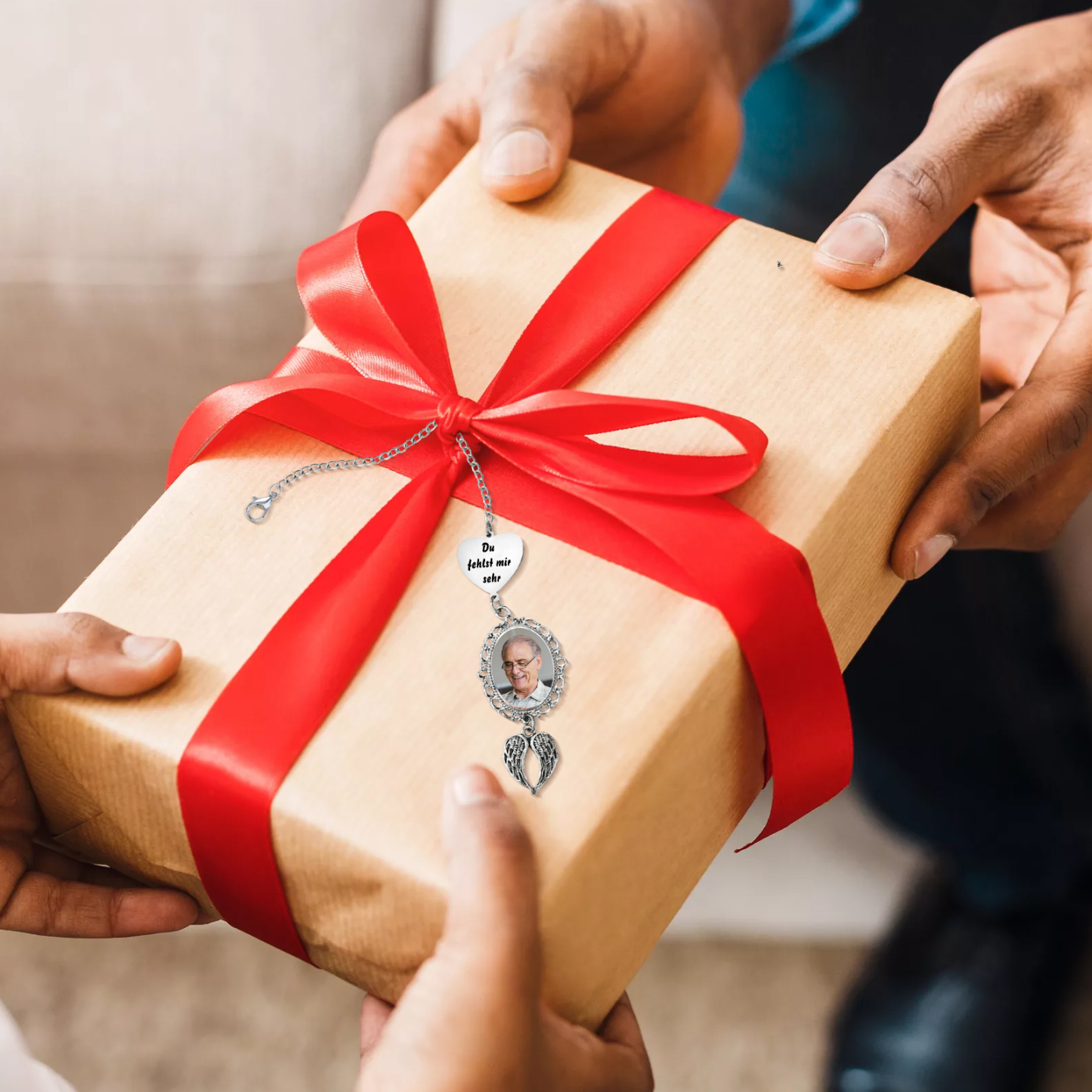 Personalisiertes Foto Gedenk-Anhänger mit Engelsflügeln – Du fehlst mir sehr – Unvergessliche Erinnerungen Geschenk