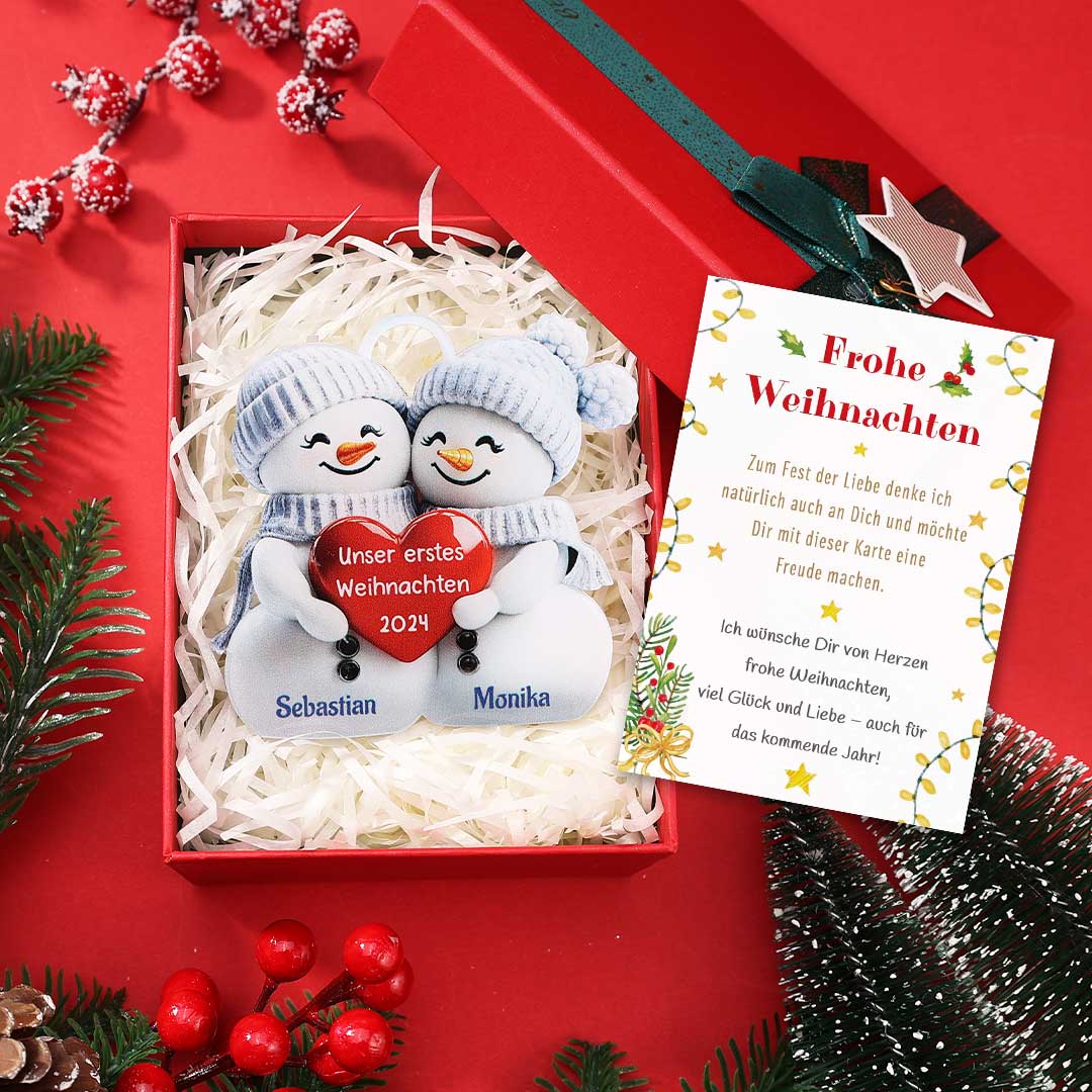 Acryl Weihnachtsornament - Personalisierte 2 Namen & 2 Texte & Jahr 2D Flachbedruckt Weihnachts-Anhänger mit Schneemann & Herzen für Paar