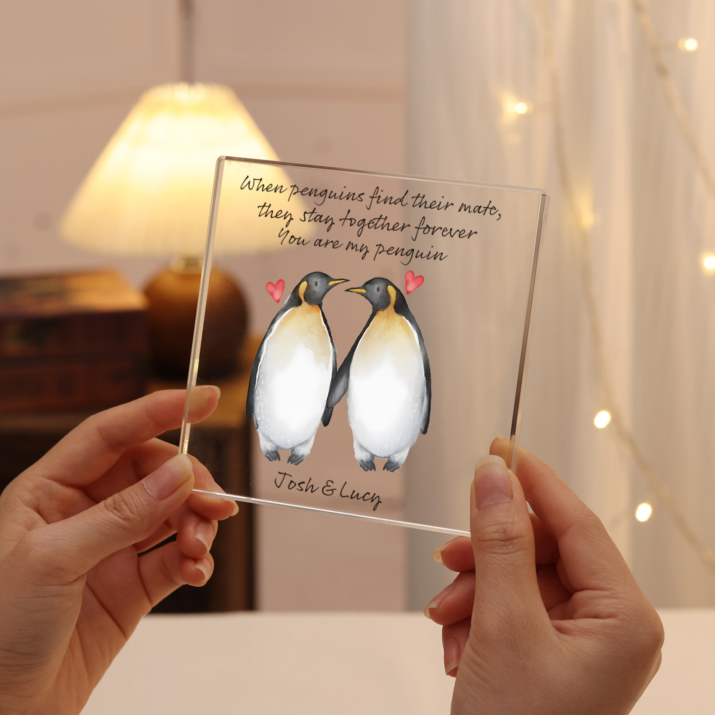 Personalisierte 2 Namen & Text Pinguin Acryl-Deko-Schreibtischdekoration für Paar